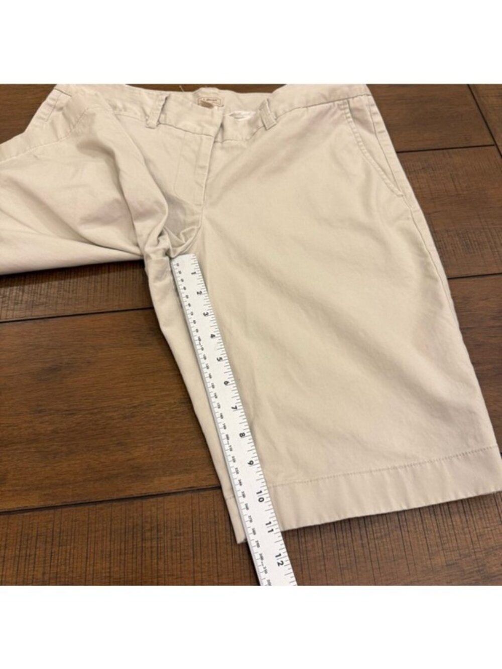 L.L. Bean Women’s Classic Chino Shorts Size 10 Beige Style 0GLU3 Mid Rise Khaki - Picture 9 of 12
